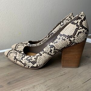 Womens Heels Snakeskin Print Size 9 Block Heel Almond Toe